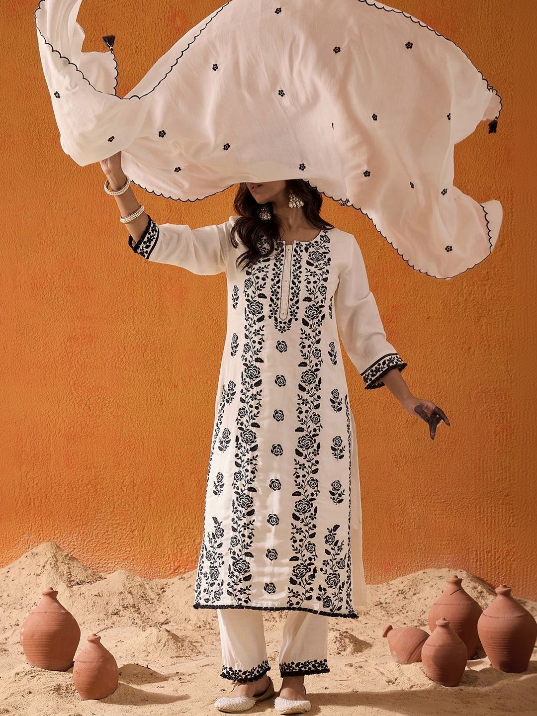 Women Floral Embroidered Regular Thread Work Kurta with Trousers & With Dupatta