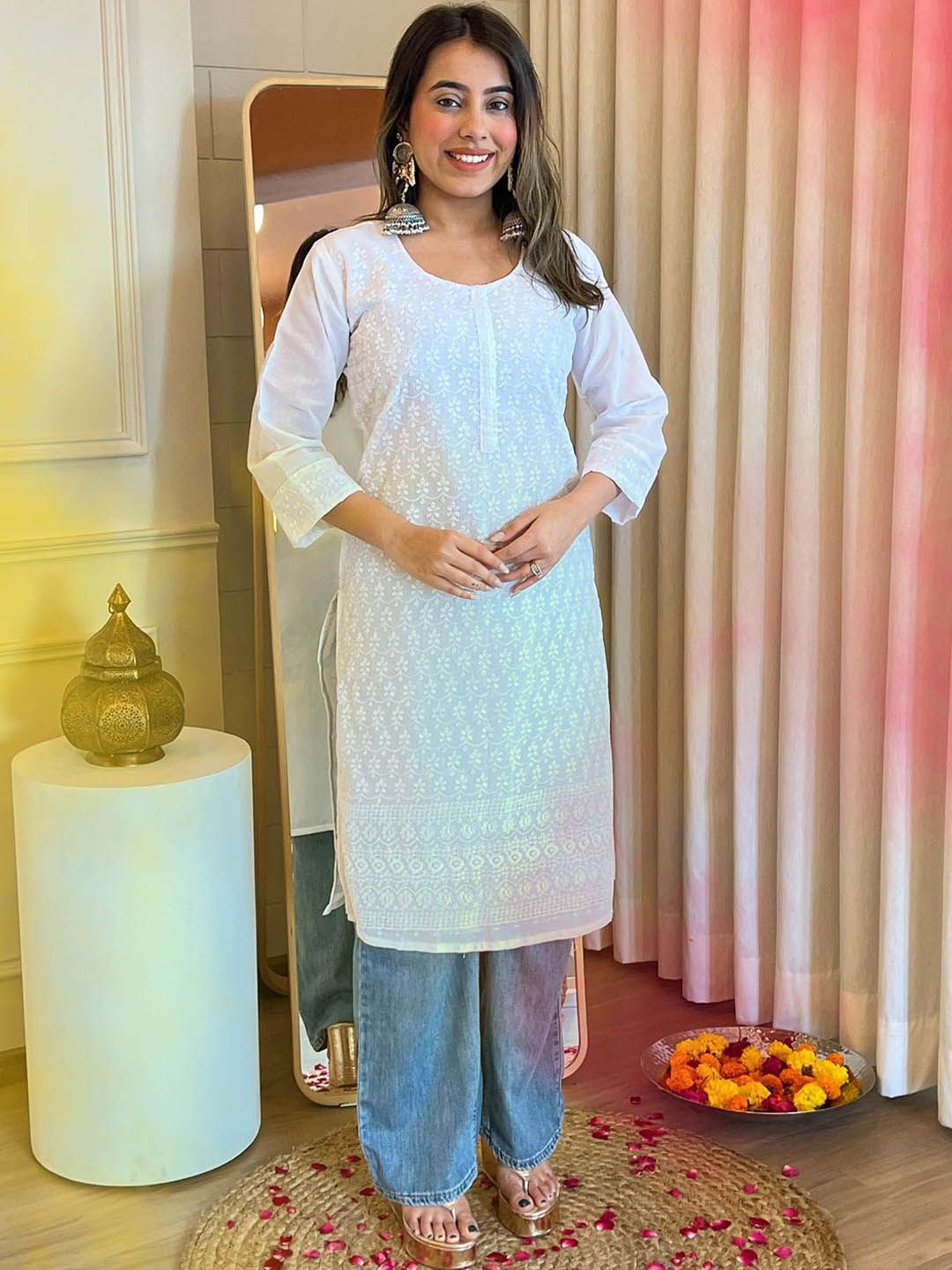 Dhiyona IE Floral Embroidered Straight Kurta