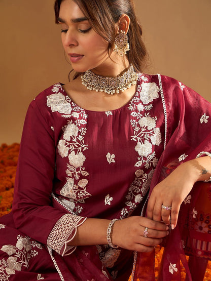 Floral Embroidered Straight Thread Work Kurta with Trousers & Dupatta