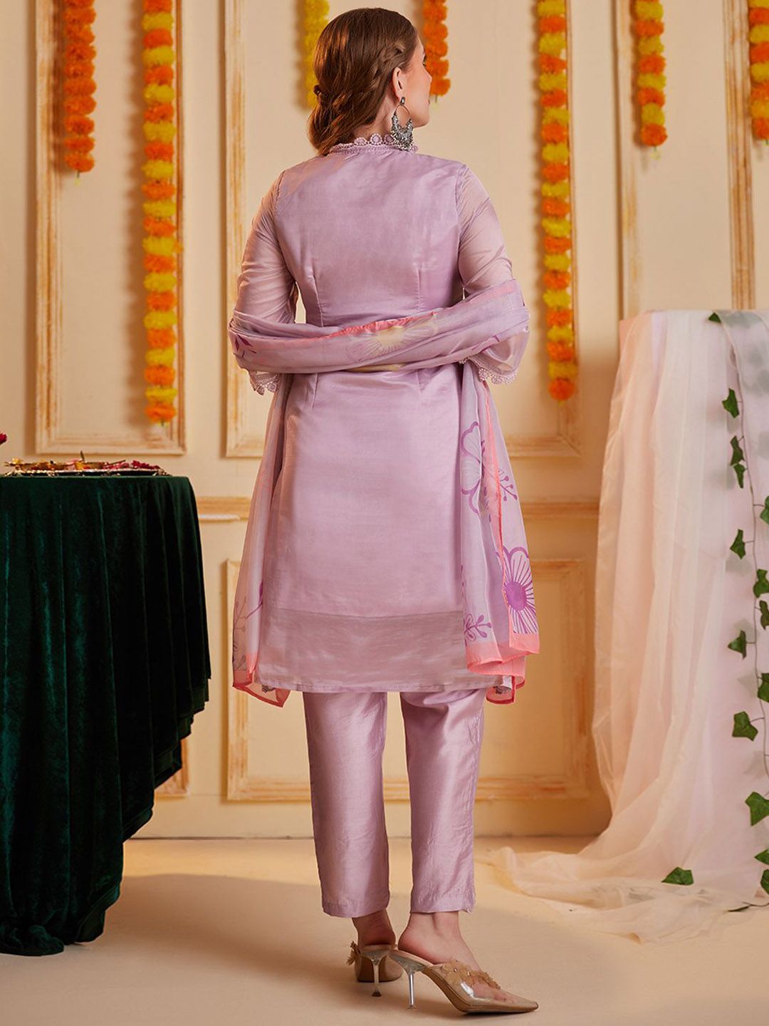 Dhiyona SN Women's Floral Embroidered Notch Neck Thread Work Straight Kurta With Trouser & Dupatta