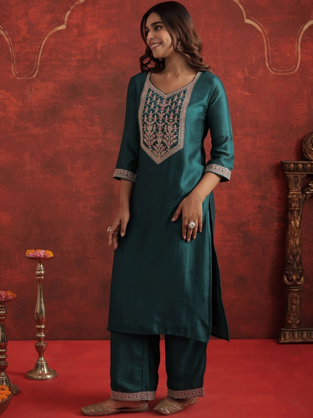 Women Ethnic Motifs Embroidered Regular Liva Kurta with Trousers Kurta Sets