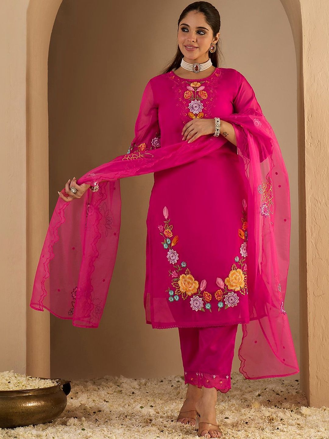 Women Floral Embroidered Regular Thread Work Kurta with Trousers & With Dupatta