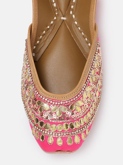 Dhiyona HOP Women Ethnic Embellished Mojaris