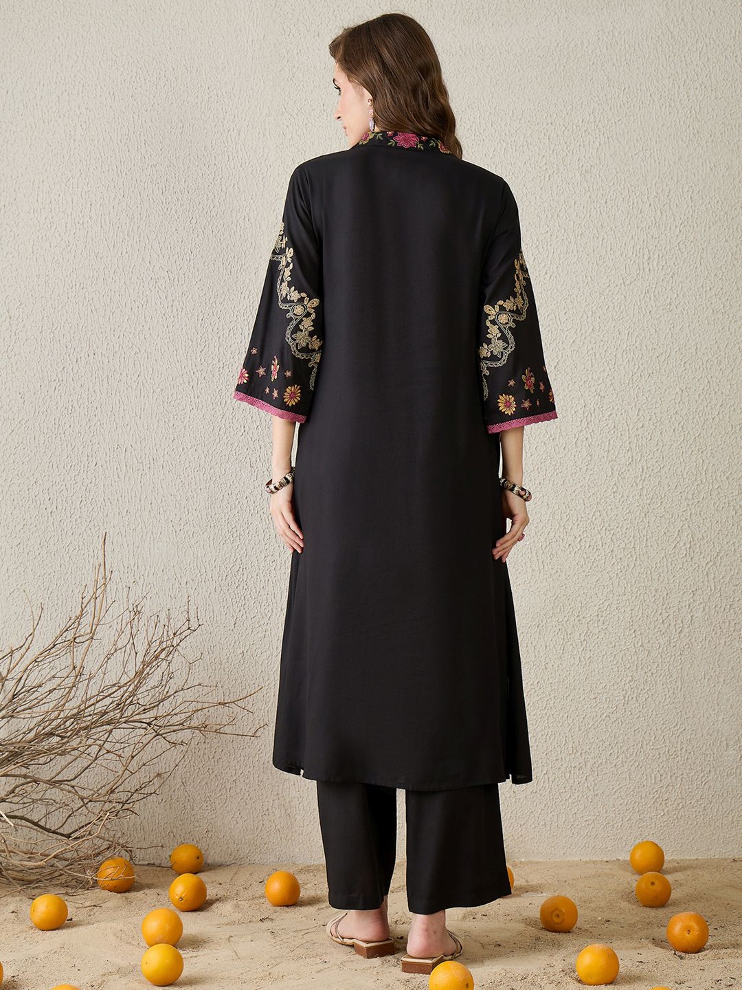 Women Floral Embroidered Regular Thread Work Kurta with Trousers