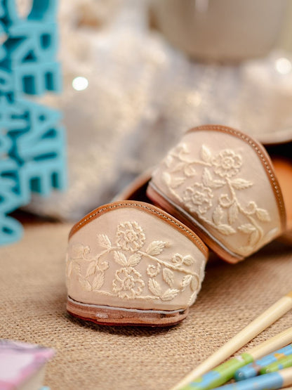 Dhiyona HOP Women Emboidered Leather Mojaris