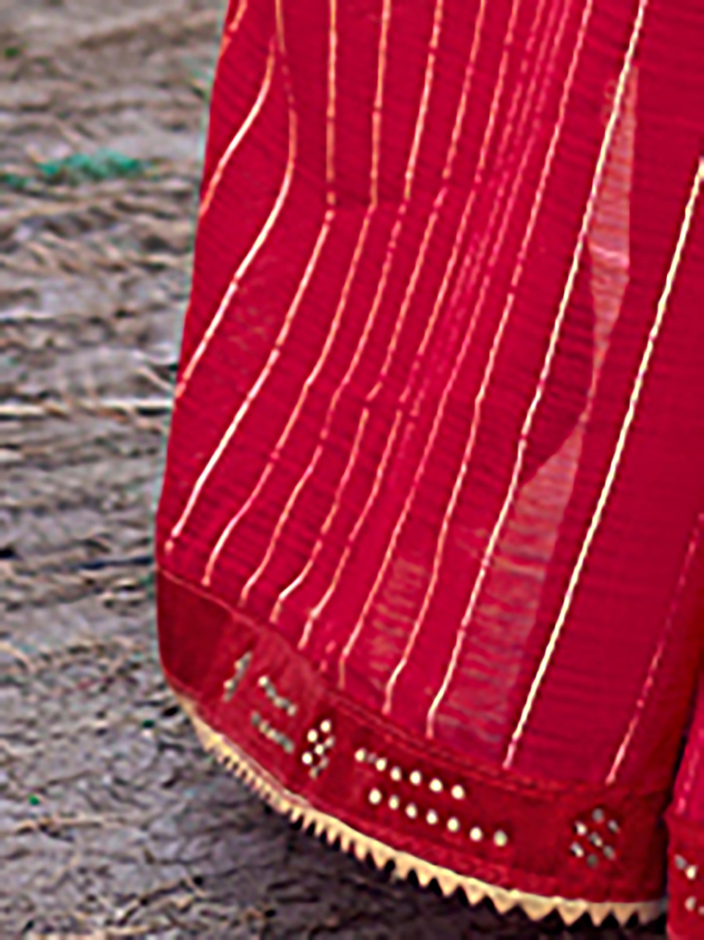 Women's Georgette Red Embellished Celebrity Saree With Blouse Piece