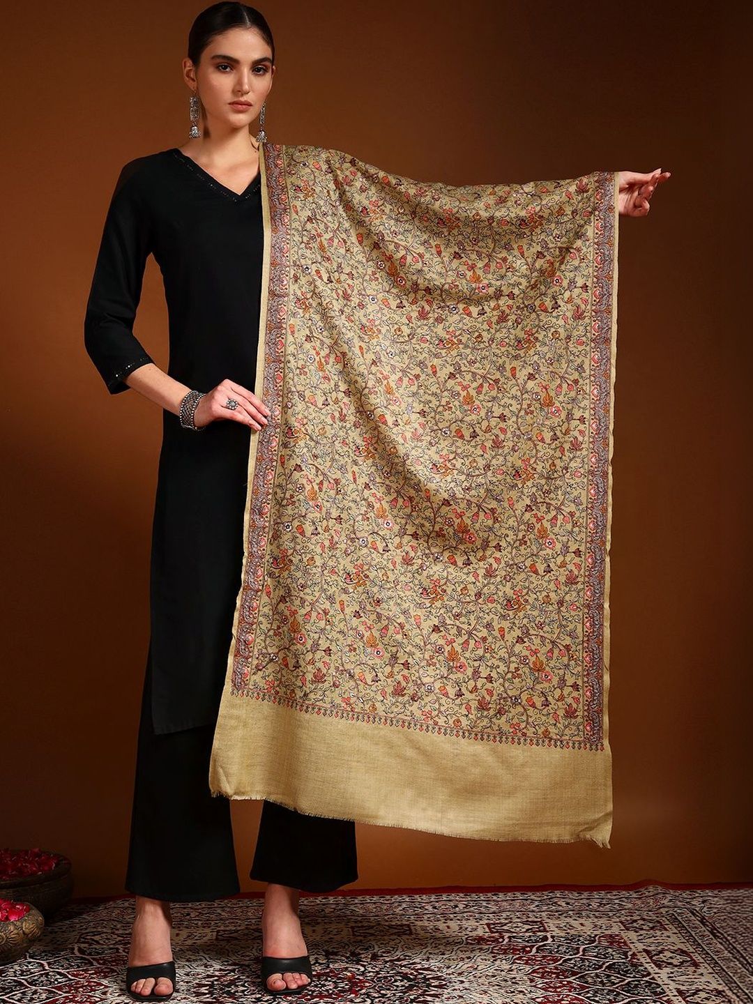 Dhiyona PA Women Floral Embroidered Shawl