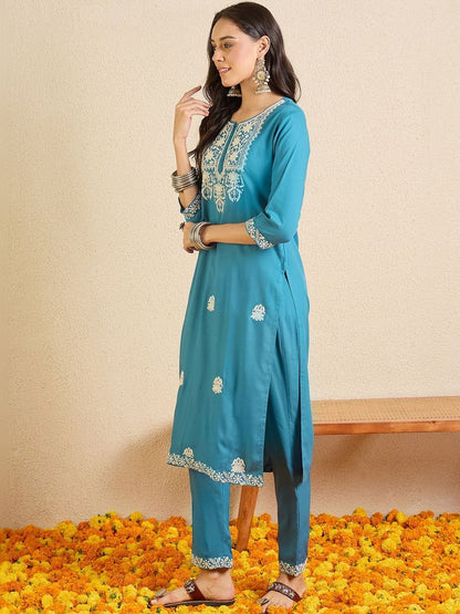 Women Ethnic Motifs Embroidered Regular Thread Work Kurta with Trousers