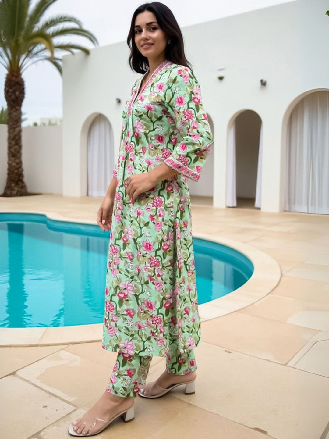 Women Floral Printed Cotton Kurta with Trousers