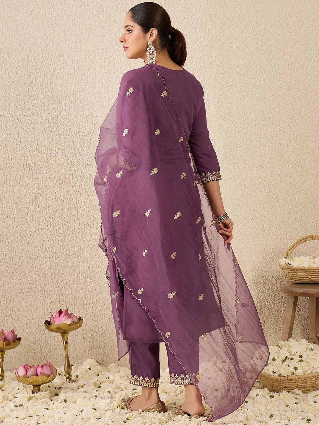 Dhiyona IE Women's Ethnic Motifs Embroidered Thread Work Straight Kurta With Trousers & Dupatta
