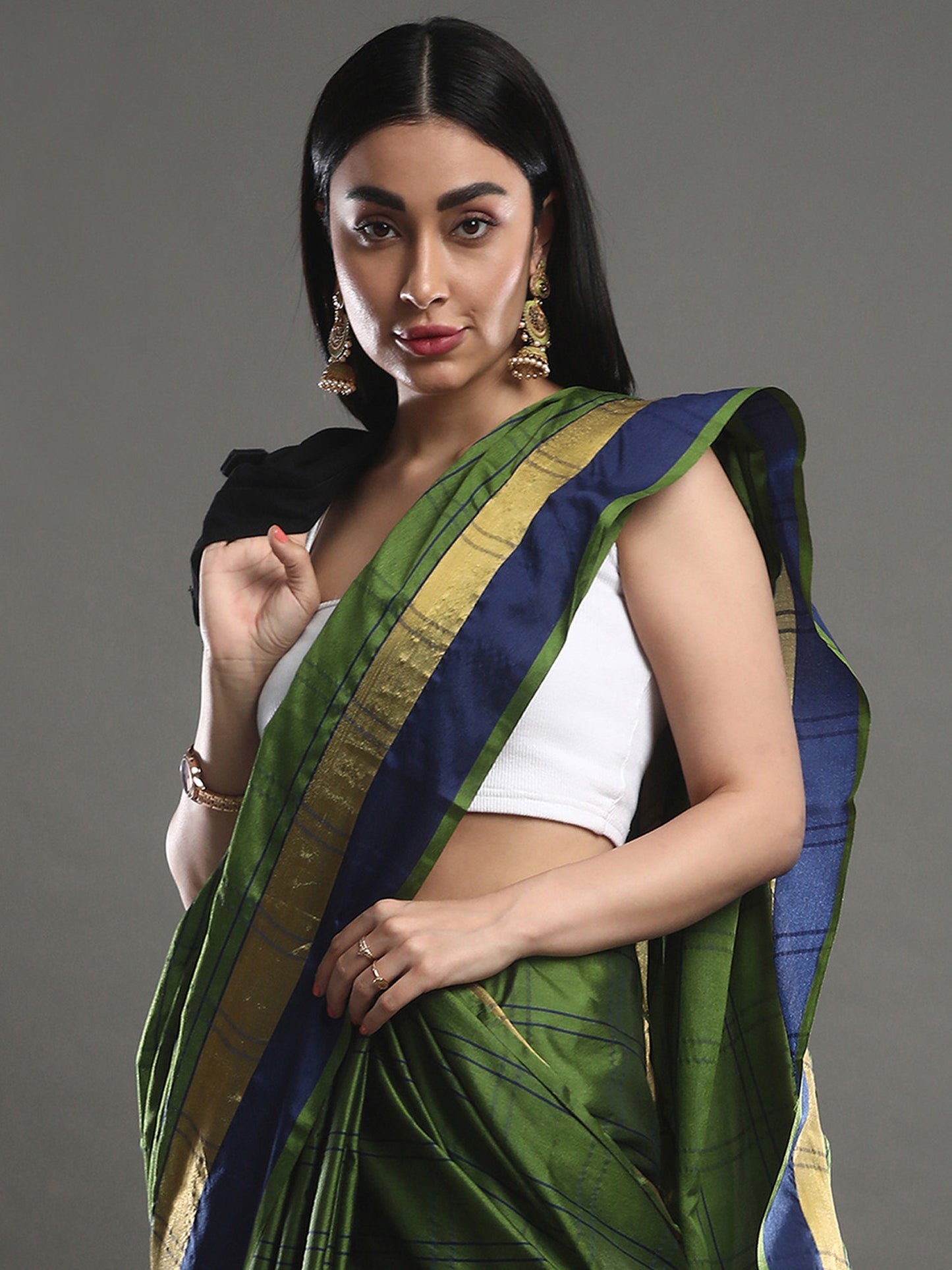 Women's Cotton Blend Green Woven Design Designer Saree With Blouse Piece