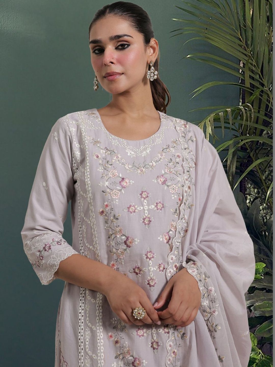 Dhiyona IE Women Floral Embroidered Regular Thread Work Pure Cotton Kurta with Trousers & With Dupatta