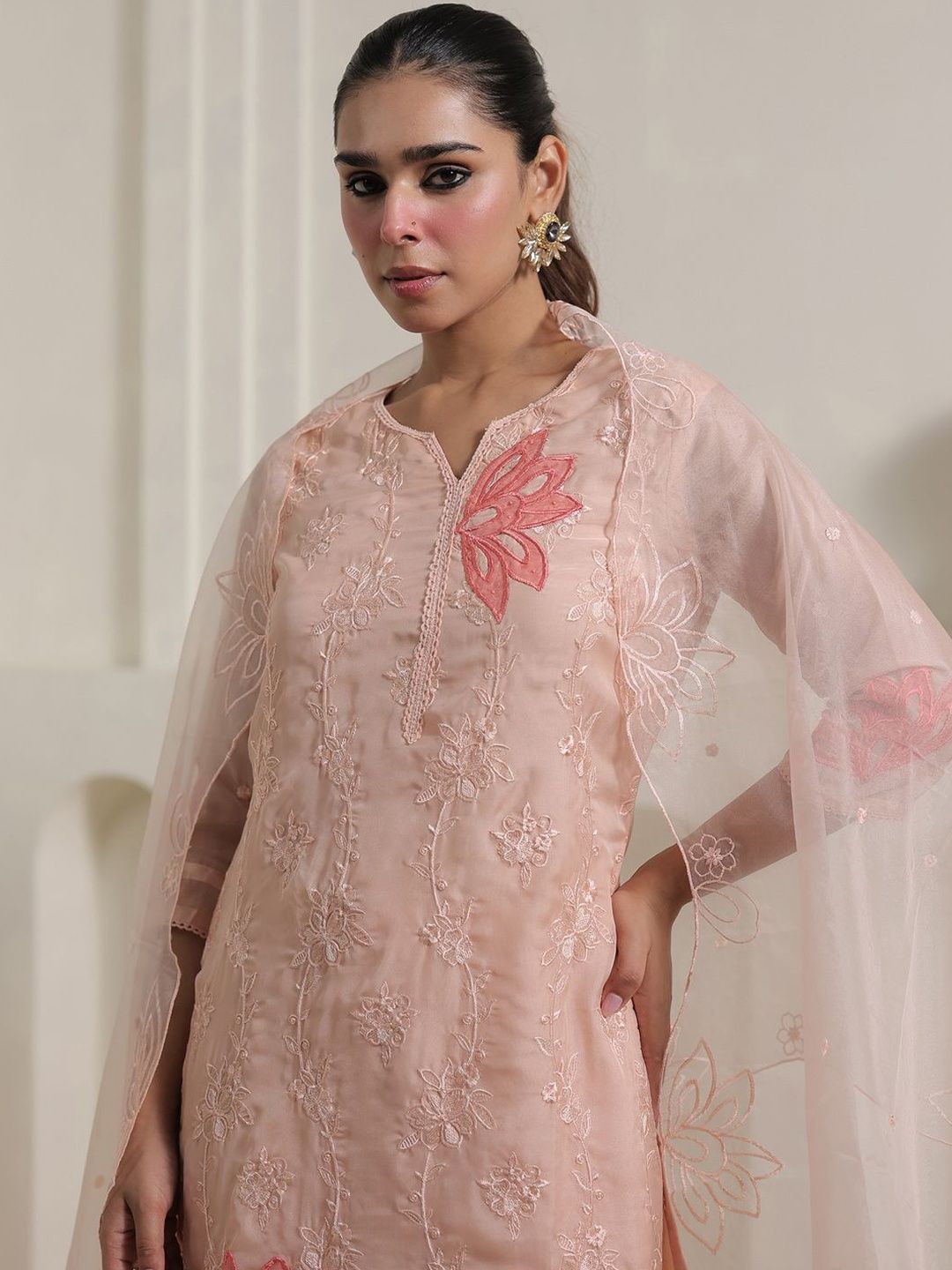 Women Floral Embroidered Regular Thread Work Kurta with Trousers & With Dupatta