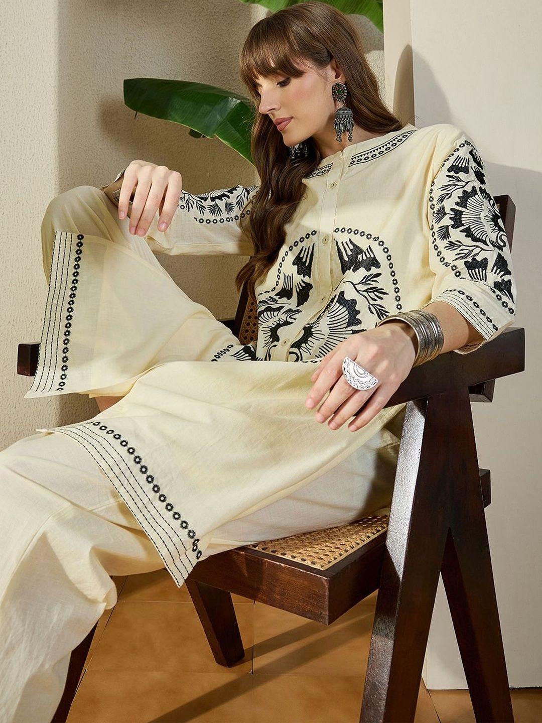 Women Ethnic Motifs Embroidered Straight Kurta Palazzos Set
