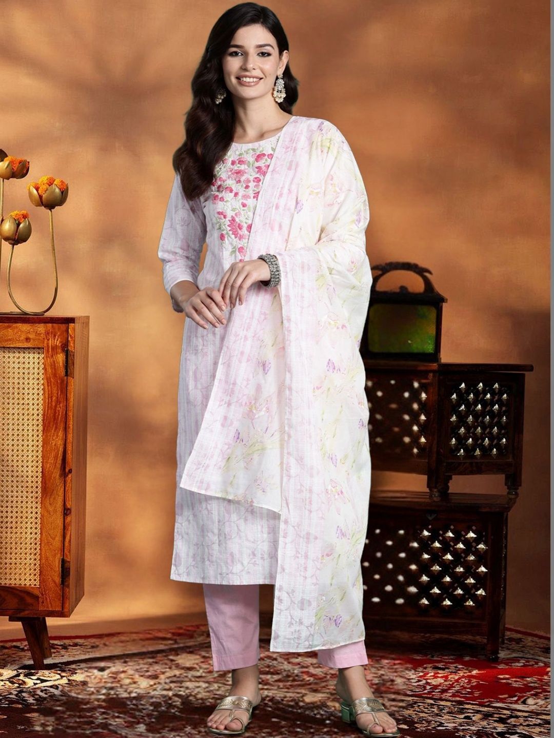 Women Floral Printed Regular Thread Work Pure Cotton Kurta with Trousers & With Dupatta
