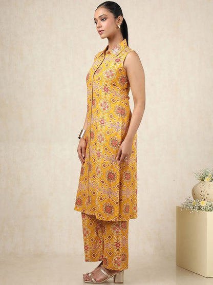 Dhiyona SO Women's Ethnic Motifs Printed High Slit Shirt Collar Sequinned Straight Kurta With Trousers