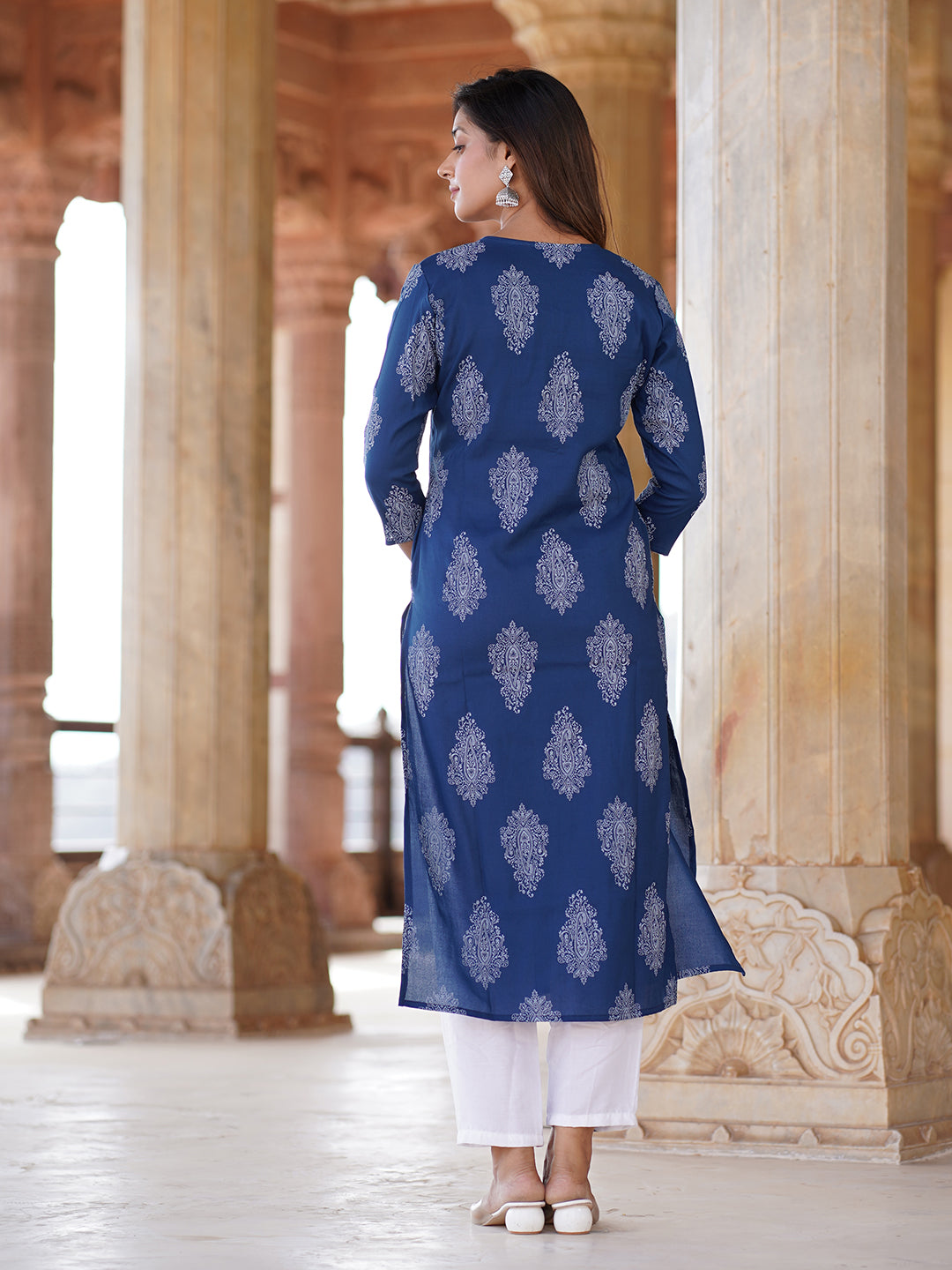 Women Blue Paisley Straight Kurta trousers and Dupatta Set