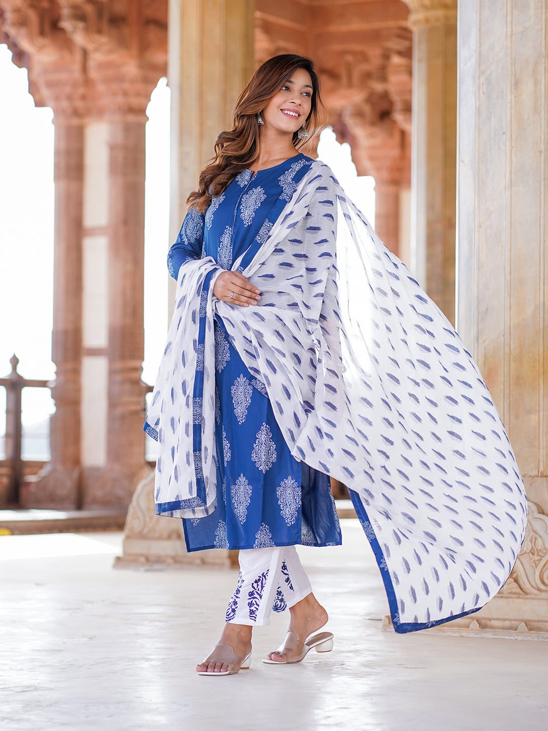 Women Blue Paisley Straight Kurta trousers and Dupatta Set