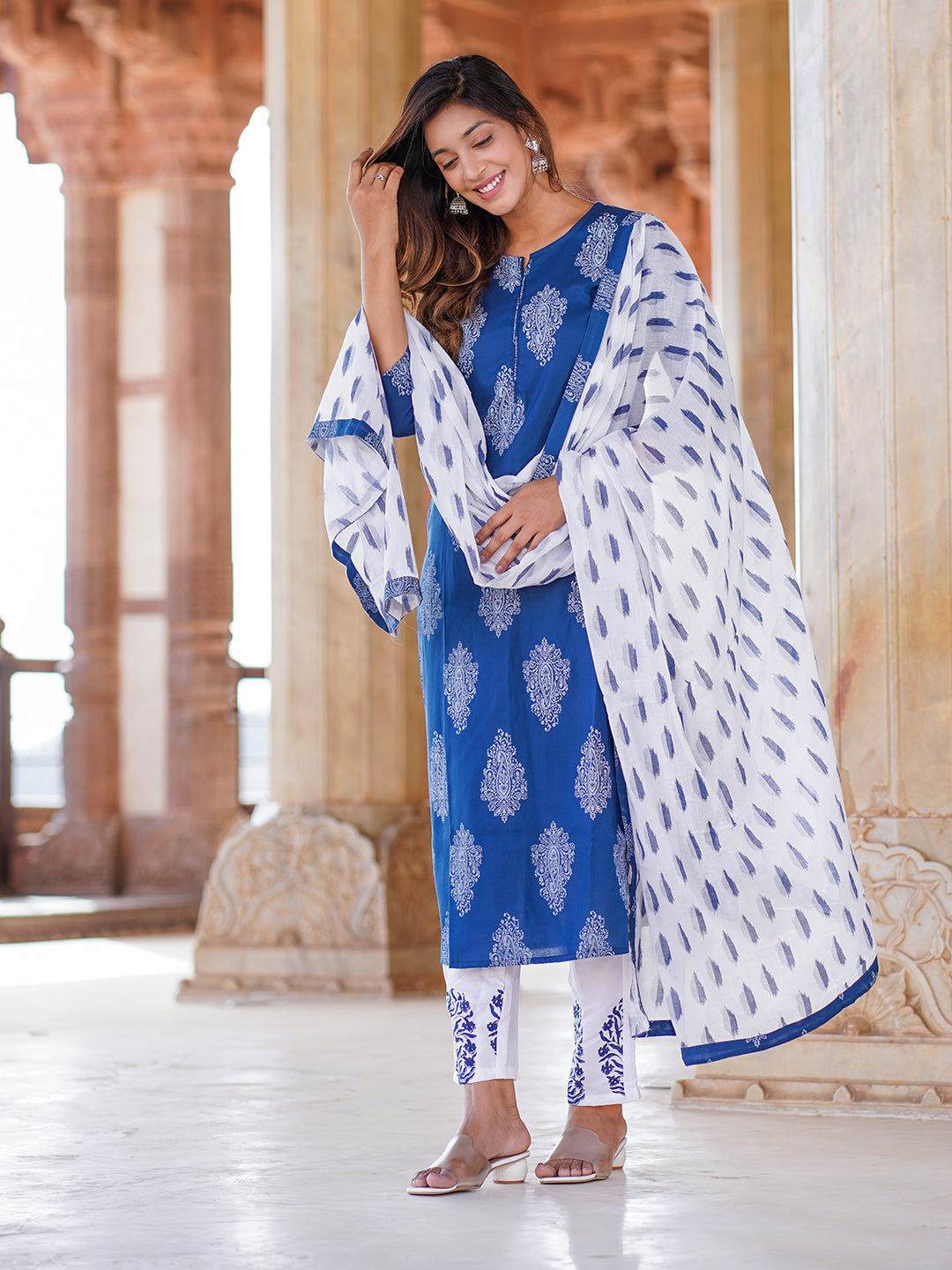 Women Blue Paisley Straight Kurta trousers and Dupatta Set