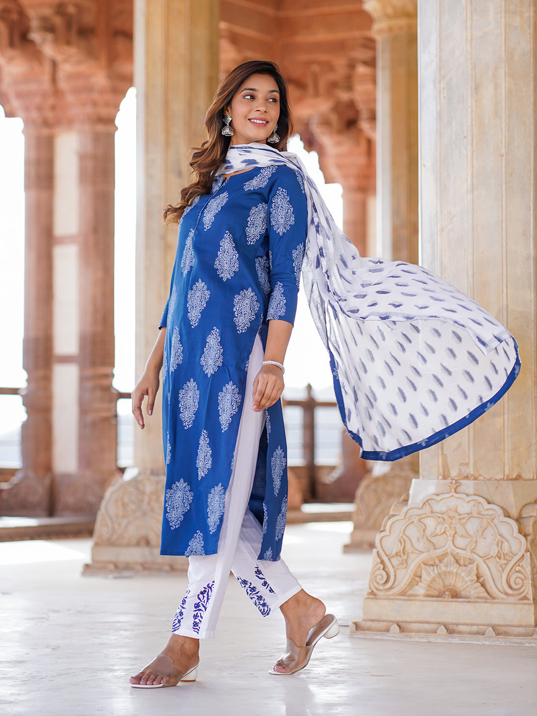 Women Blue Paisley Straight Kurta trousers and Dupatta Set