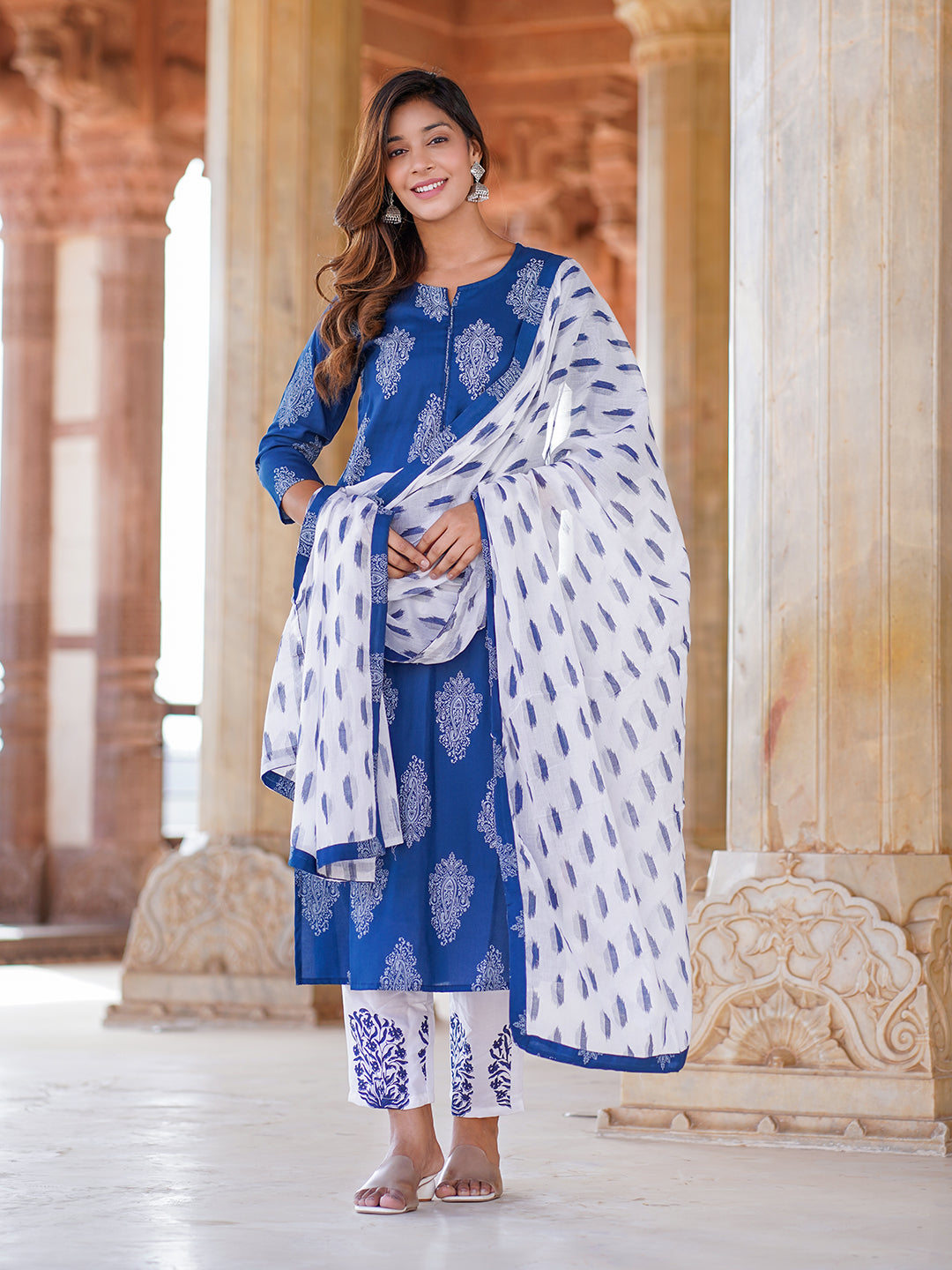 Women Blue Paisley Straight Kurta trousers and Dupatta Set