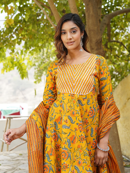 Floral Printed Gotta Patti Pure Cotton Kurta with Trousers & Dupatta