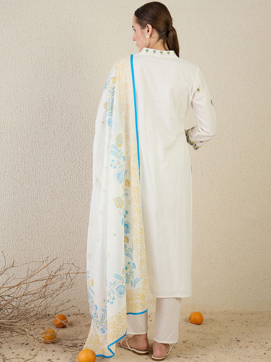 Women Floral Embroidered Thread Work Pure Cotton Kurta with Trousers & Dupatta