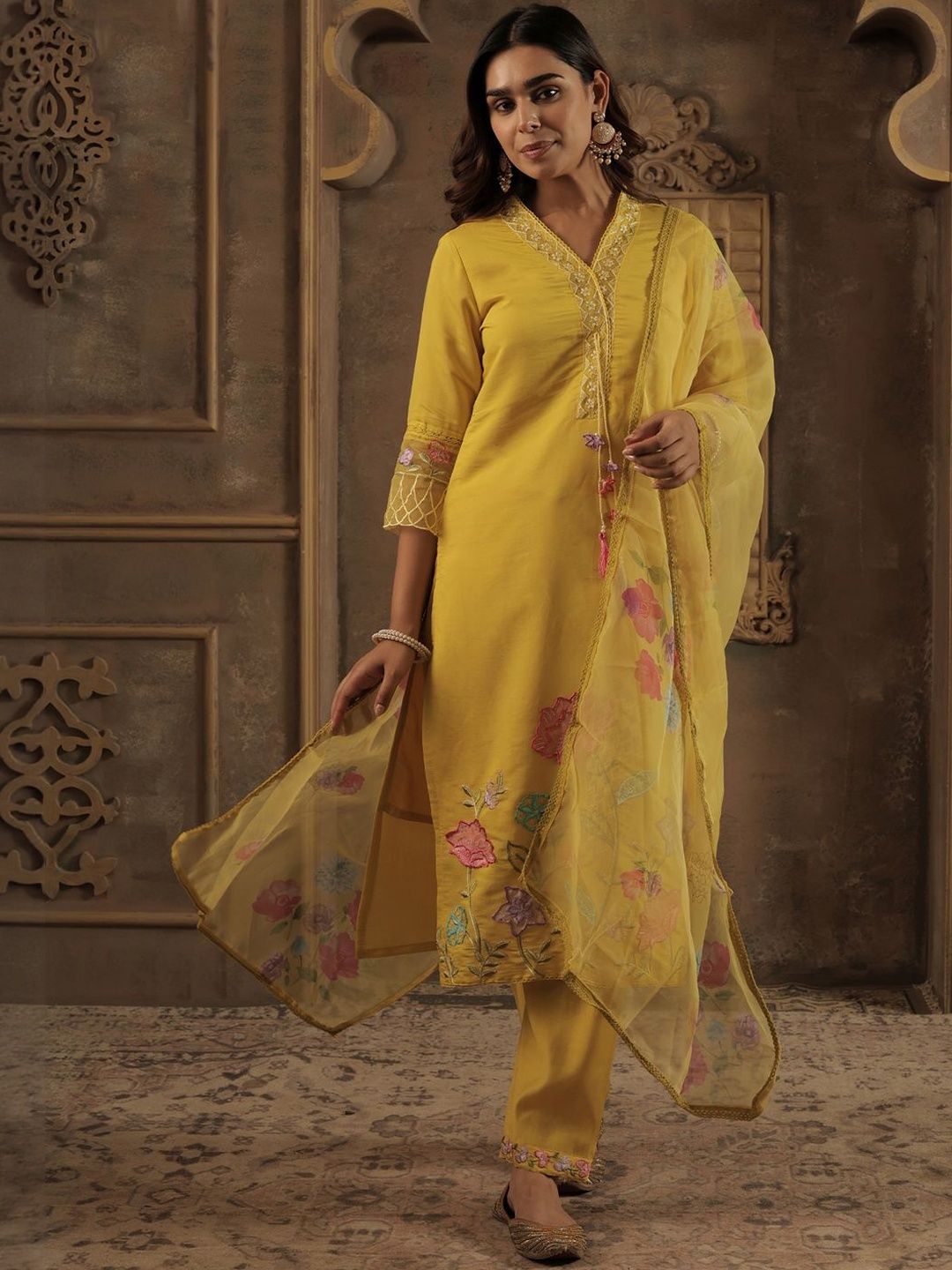 Women Floral Embroidered Kurta with Trousers & Dupatta