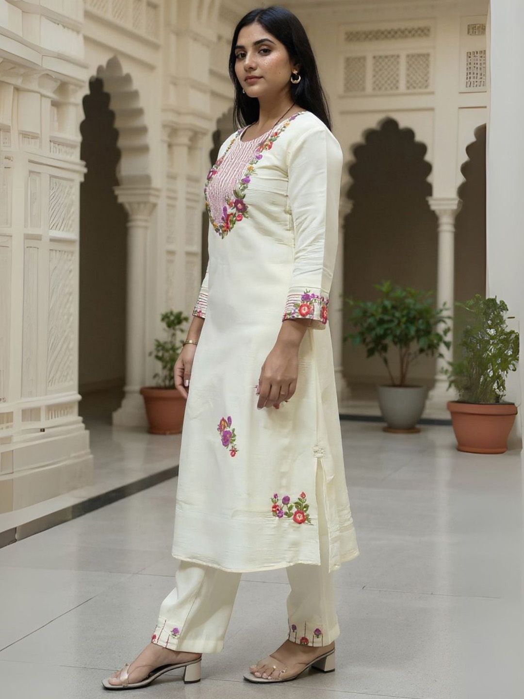 Women Floral Embroidered Kurta with Trousers