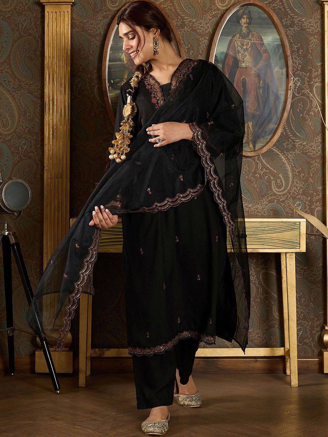 Ethnic Motifs Embroidered Thread Work Kurta with Trousers & Dupatta