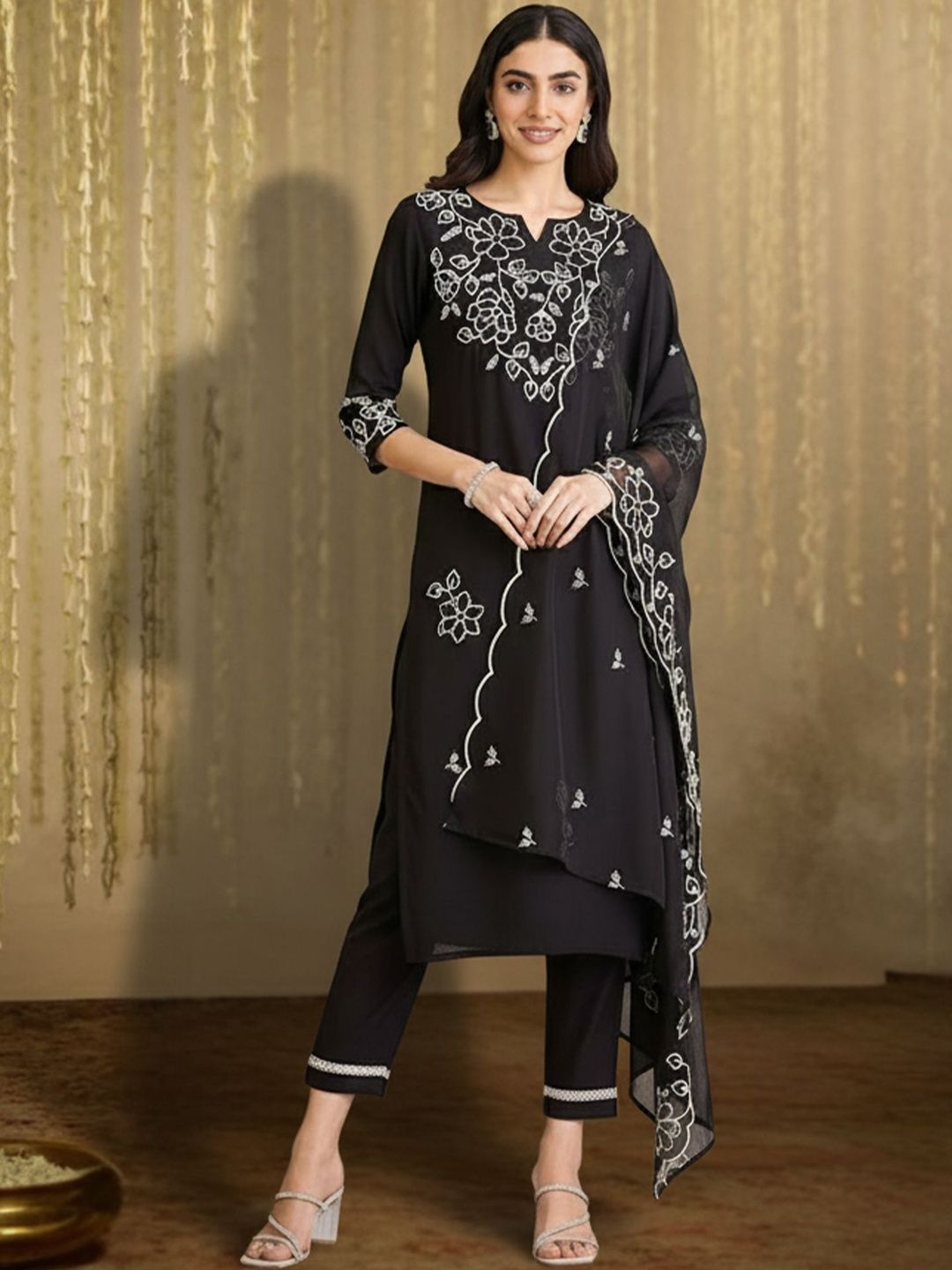 Women Floral Embroidered Regular Thread Work Kurta with Trousers & With Dupatta