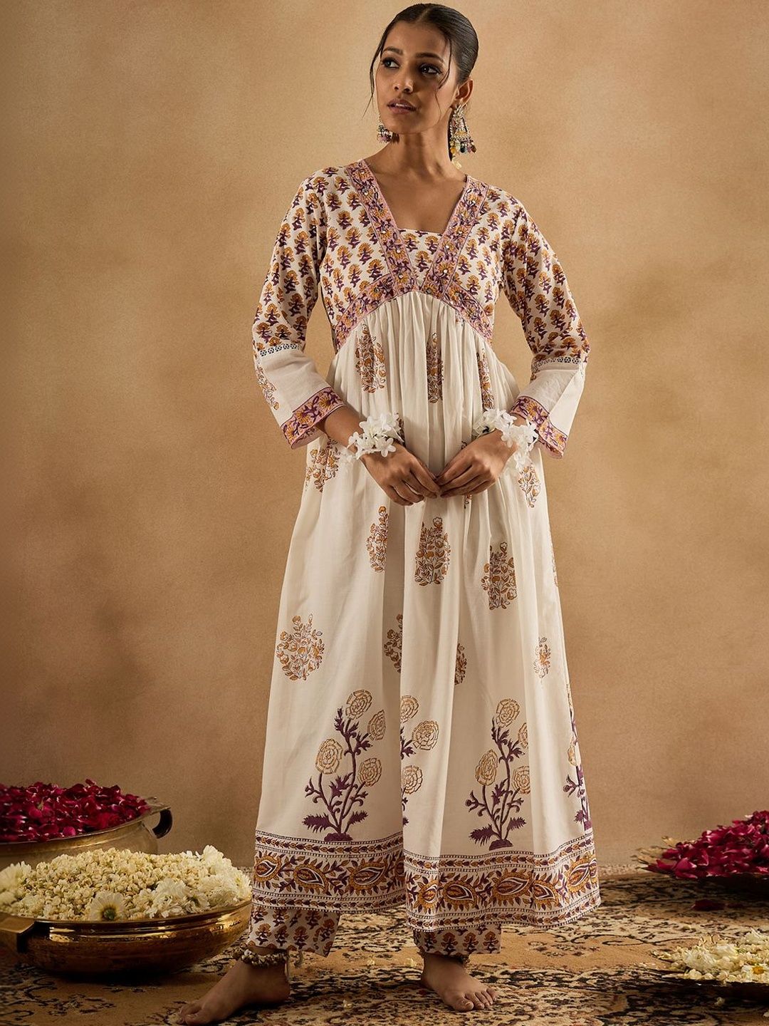 Dhiyona IE Women Floral Printed Empire Pure Cotton Kurta with Trousers & With Dupatta