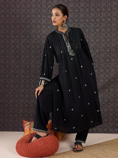 Women Ethnic Motifs Embroidered Regular Thread Work Kurta with Trousers
