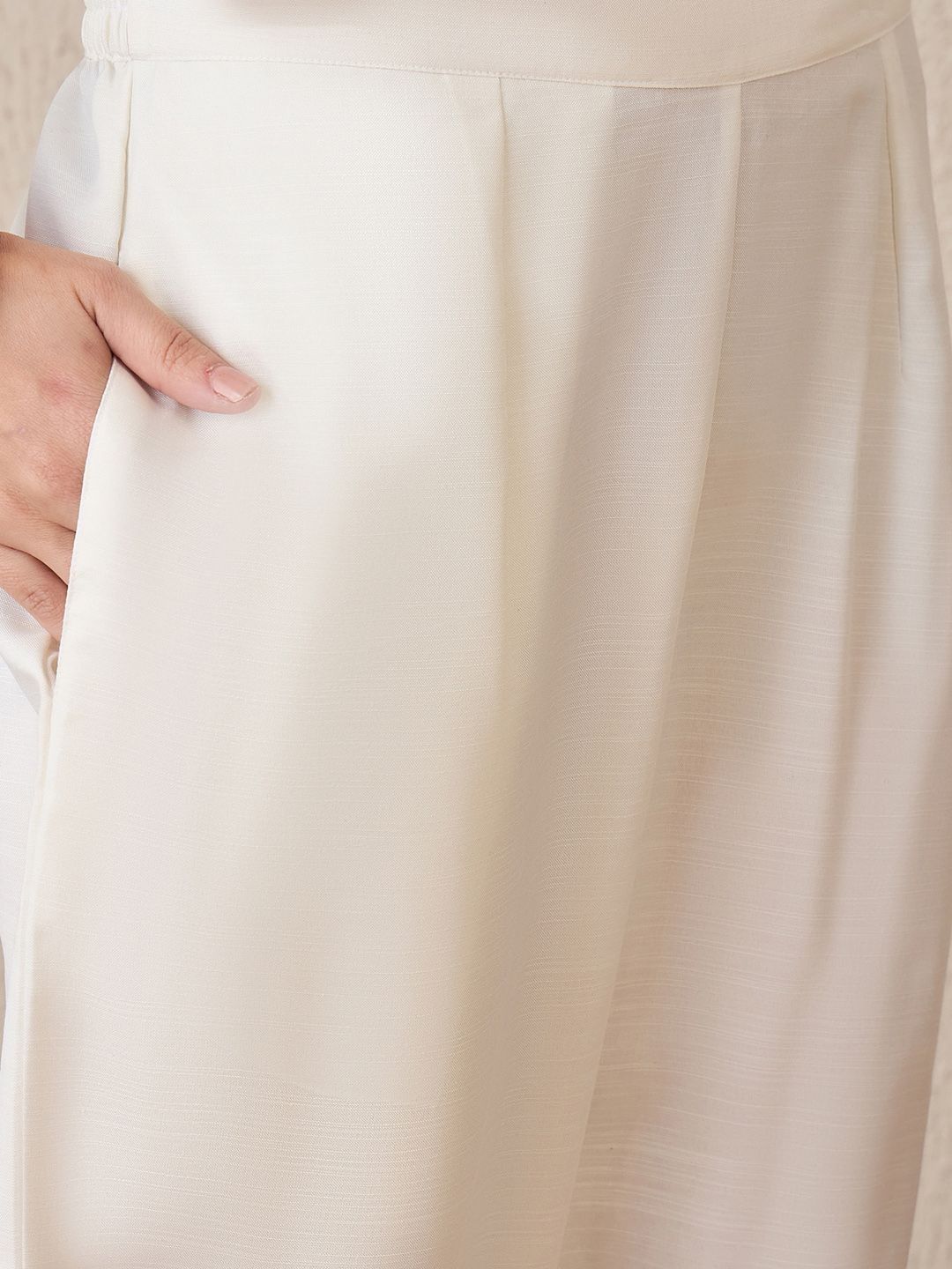 Women Printed Regular Thread Work Kurta with Trousers & With Dupatta