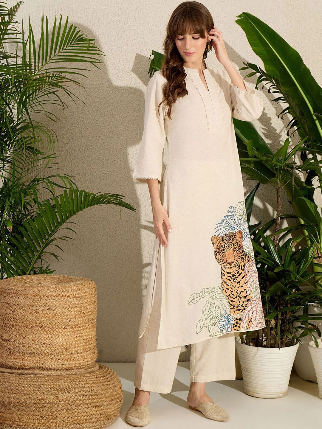 Dhiyona IE Women's Women Animal Embroidered Thread Work Pure Cotton Kurta with Trousers