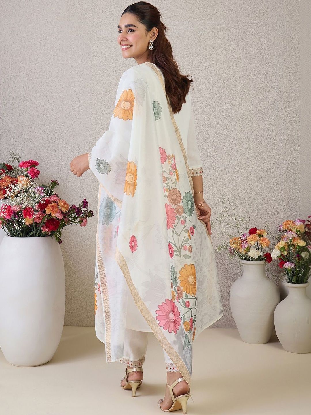 Women Floral Embroidered Regular Thread Work Kurta with Trousers & With Dupatta