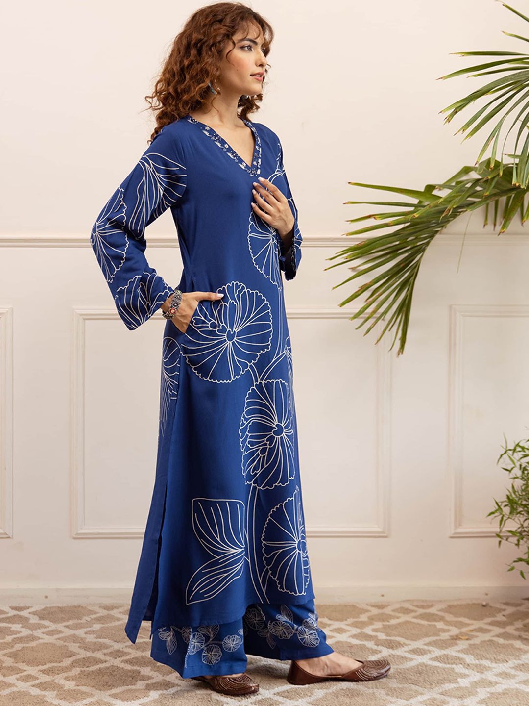 Dhiyona SN Women's Floral Printed V-Neck Straight Kurta & Palazzo