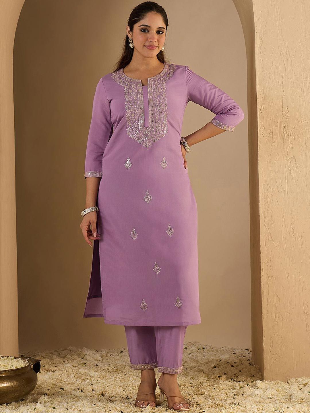 Dhiyona IE Women's Ethnic Motifs Embroidered Thread Work Straight Kurta With Trousers & Dupatta