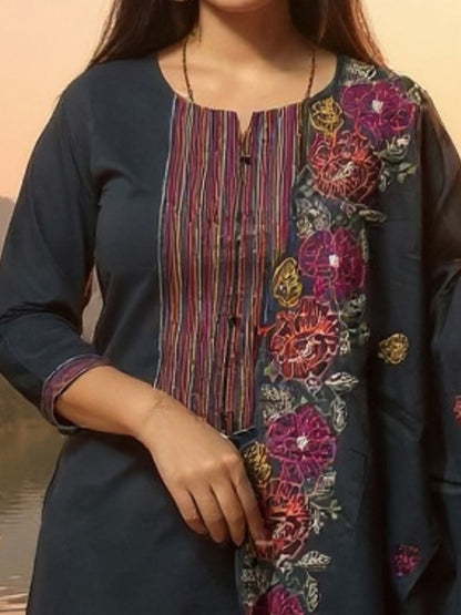 Floral Embroidered Thread Work Pure Cotton Kurta With Trousers & Dupatta
