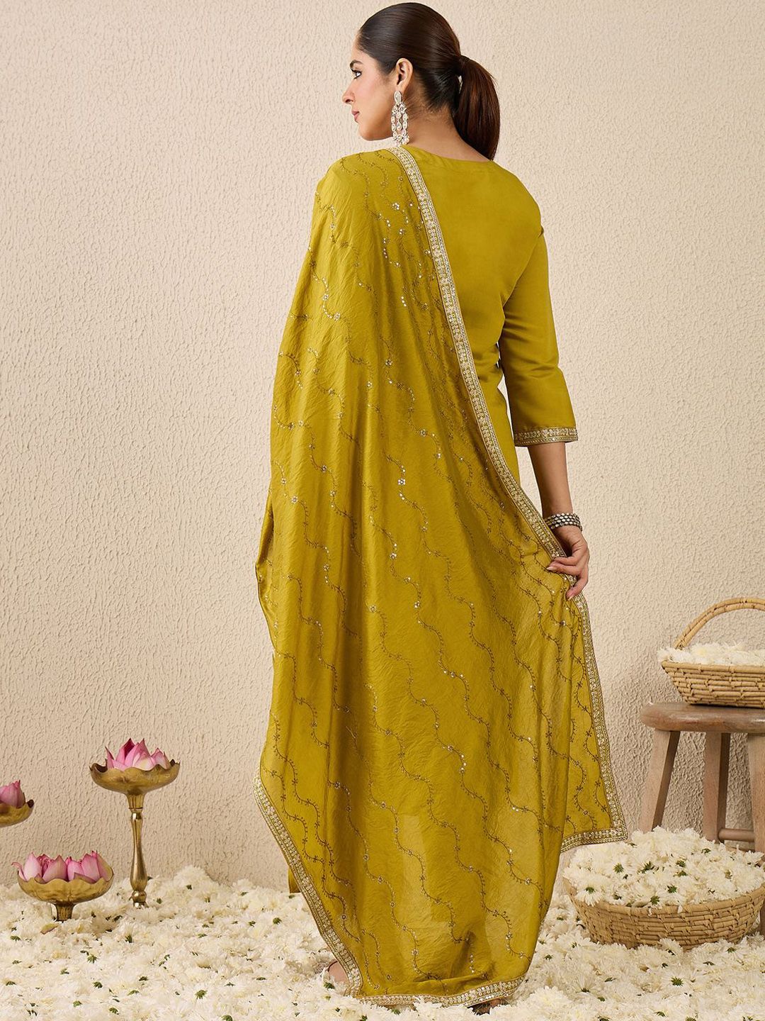 Dhiyona IE Women's Women Ethnic Motifs Printed Kurta with Trousers & Dupatta