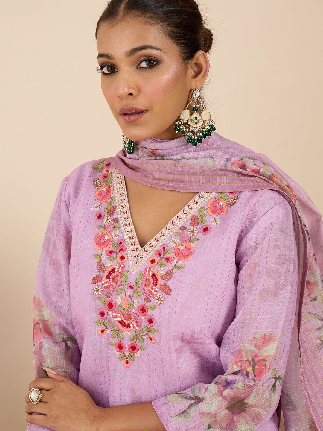 Women Floral Printed Regular Thread Work Linen Kurta with Trousers & With Dupatta