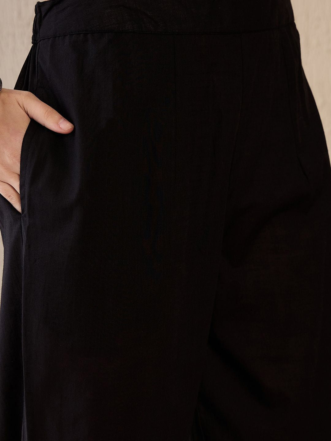 Dhiyona IE Women Floral Embroidered Regular Thread Work Pure Cotton Kurta with Trousers