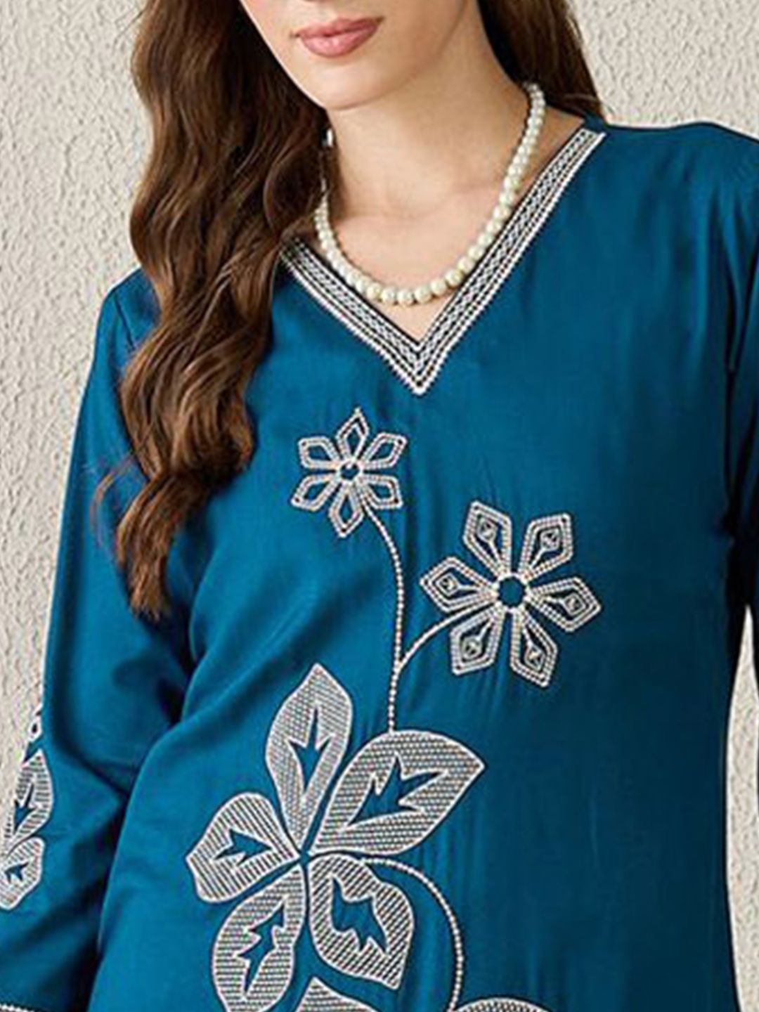 Dhiyona IE Floral Embroidered V-Neck Top With Trousers Co-Ords