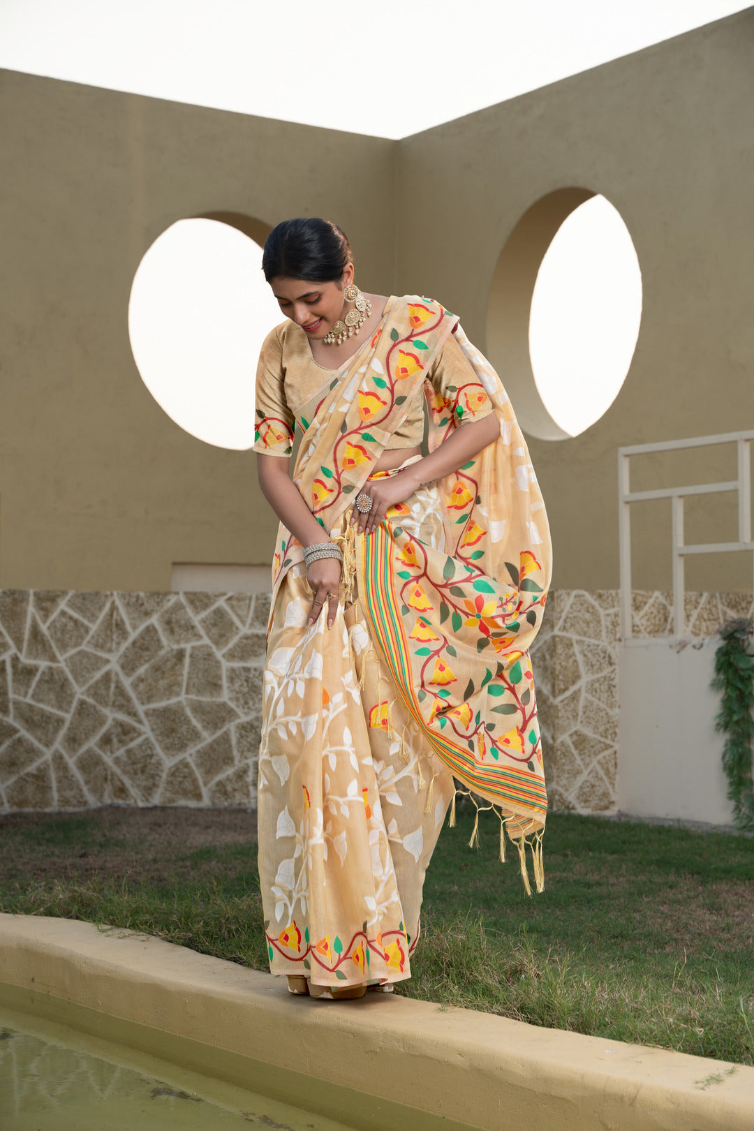 Dhiyona GR Women's Kaashi Beige Cotton Jamdani Saree