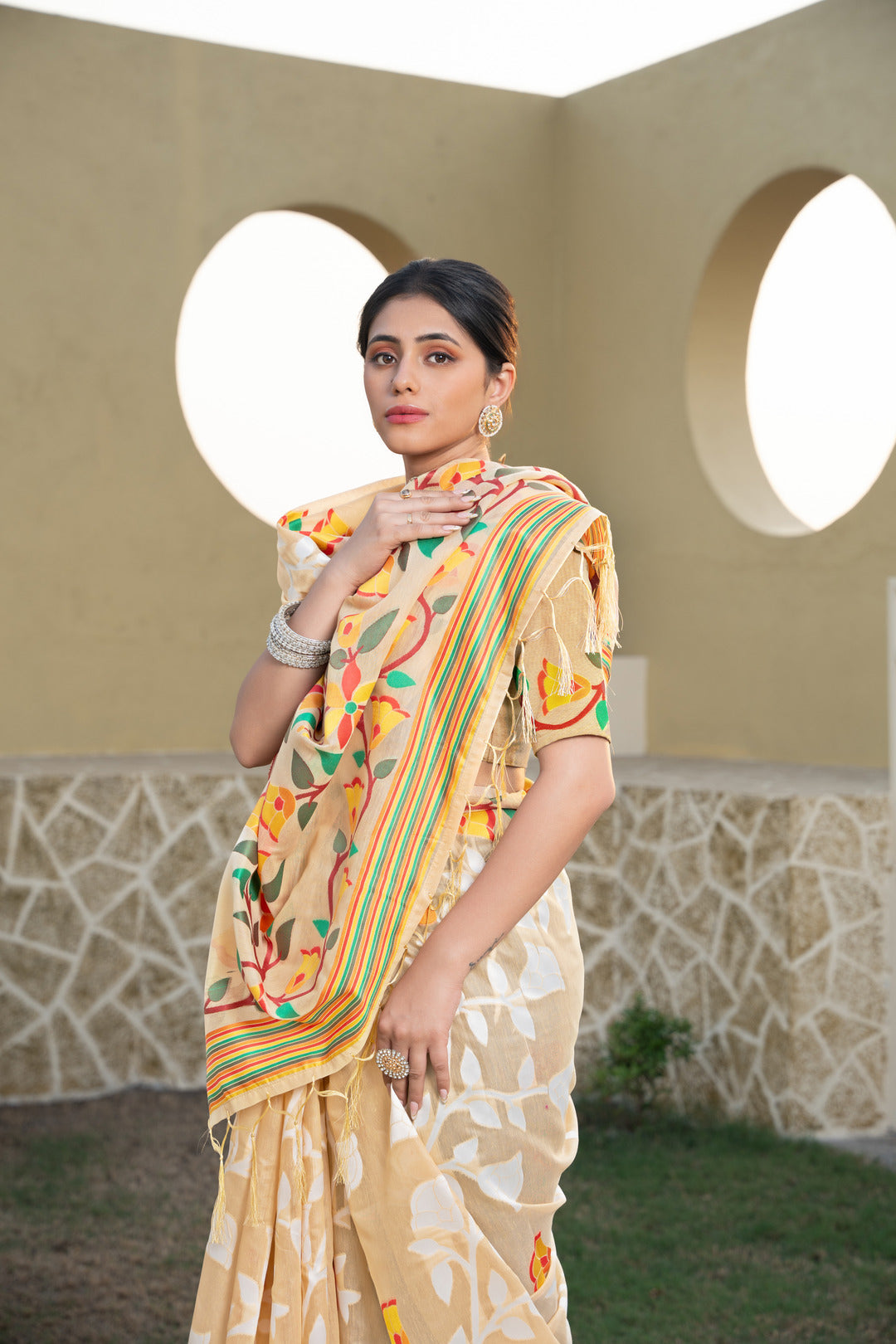 Dhiyona GR Women's Kaashi Beige Cotton Jamdani Saree