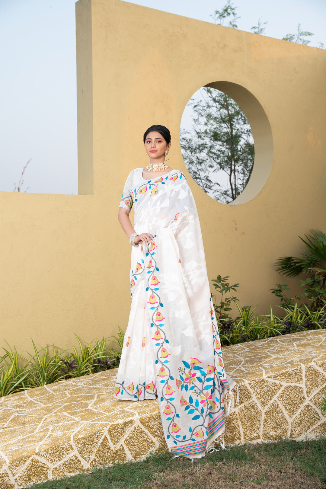 Dhiyona GR Women's Kaashi White Cotton Jamdani Saree