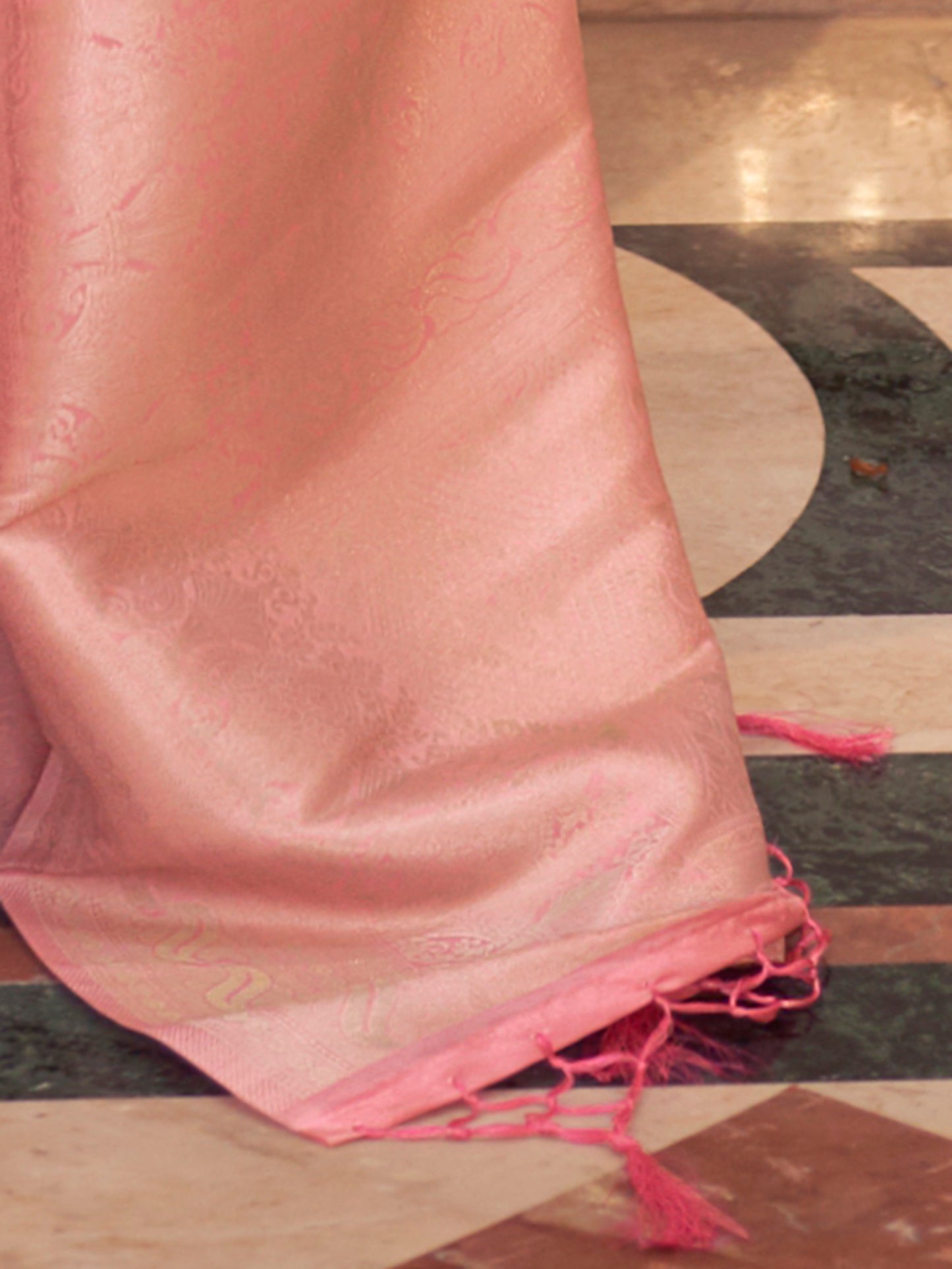 Women's Silk Blend Pink Woven Design Designer Saree With Blouse Piece