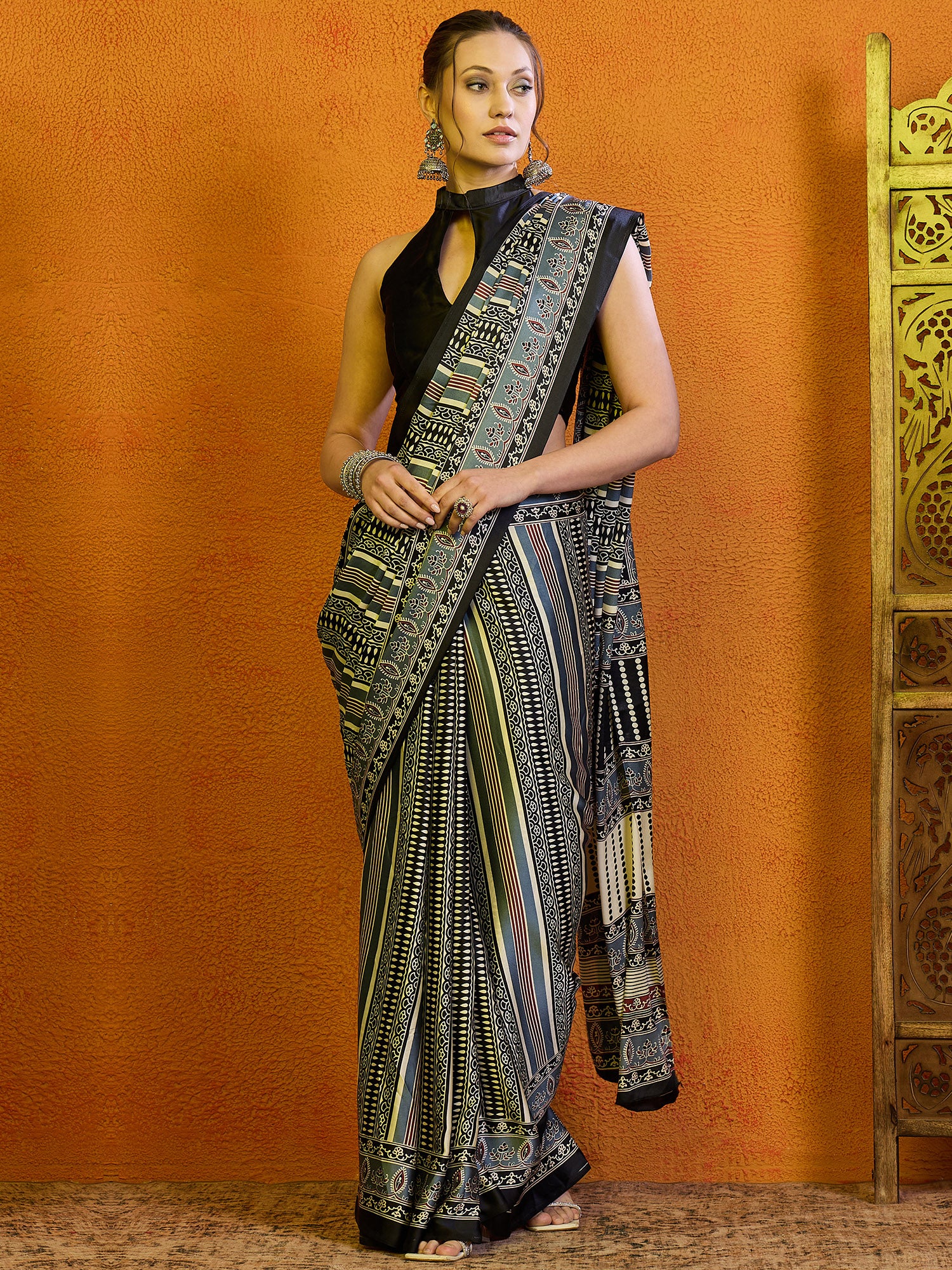 Women's Satin Grey Printed Designer Saree With Blouse Piece