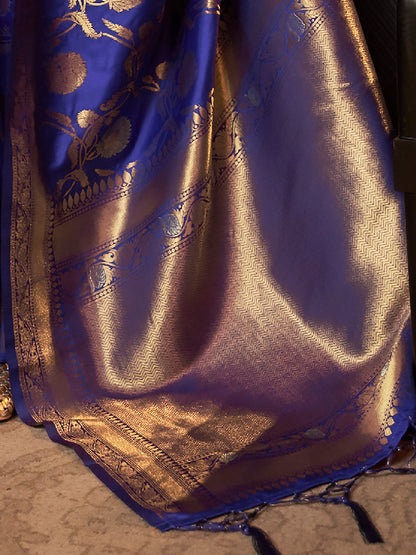 Women's Silk Blend Navy Blue Woven Design Handloom Saree With Blouse Piece