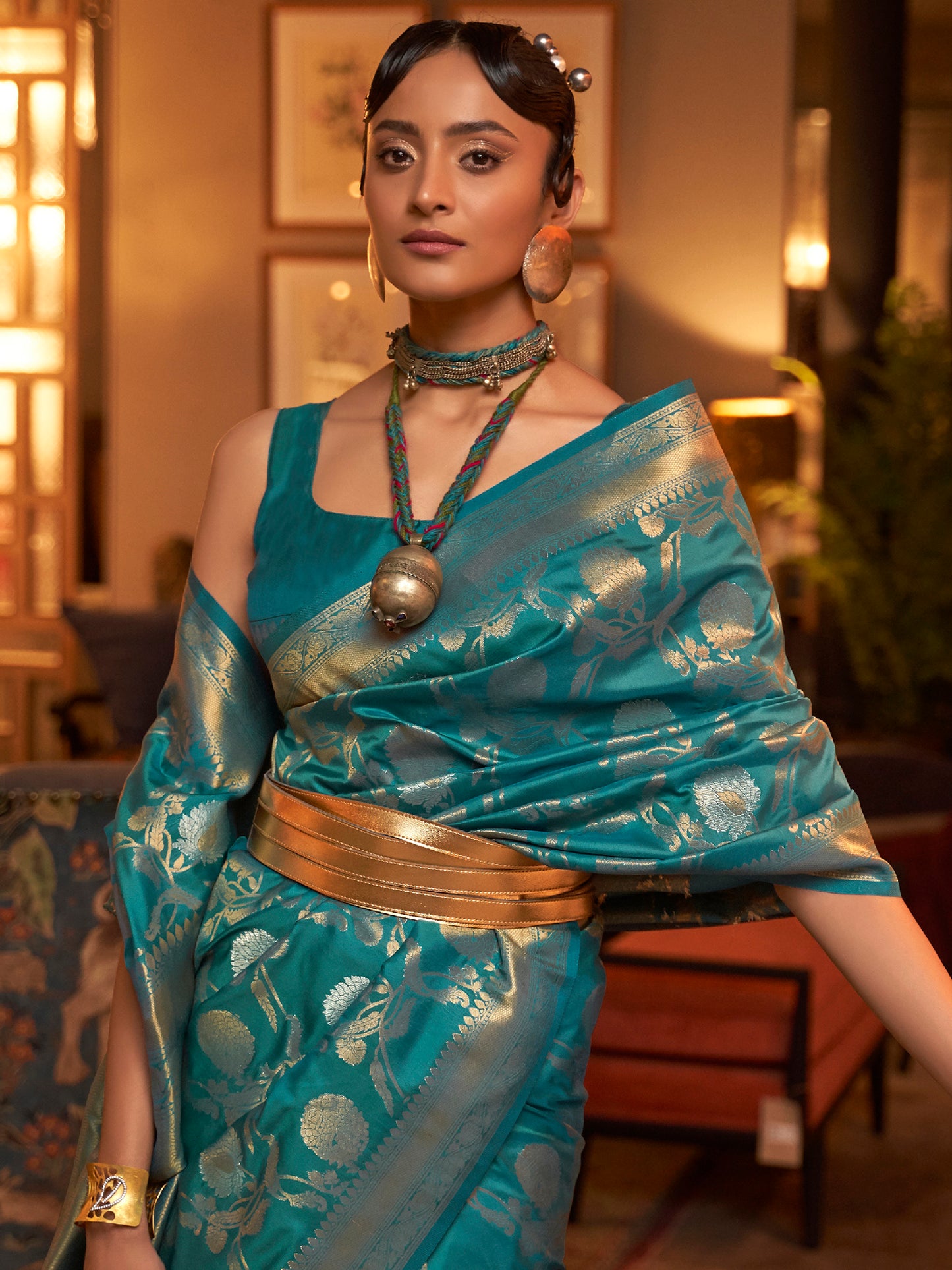 Women's Silk Blend Blue Woven Design Handloom Saree With Blouse Piece